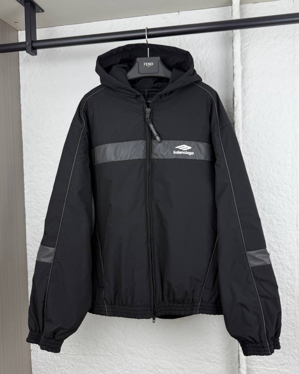 куртка balenciaga,куртка,спортивная куртка,куртка капюшоном