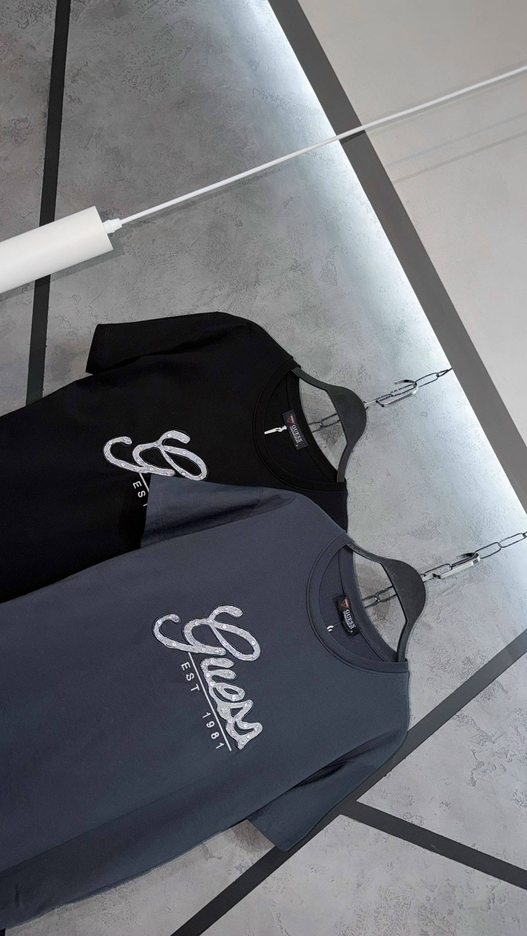 футболка guess мужская,футболка guess,футболки мужские,футболки с логотипами,guess guess