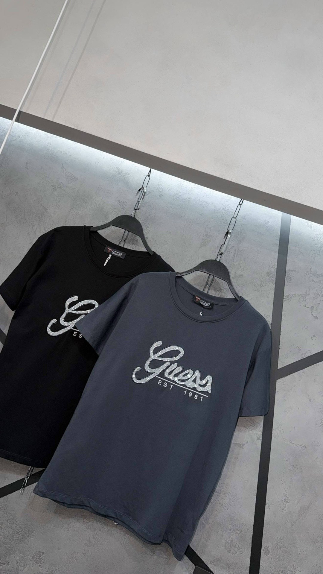 футболка guess мужская,футболка guess,футболки мужские,футболки с логотипами,guess guess