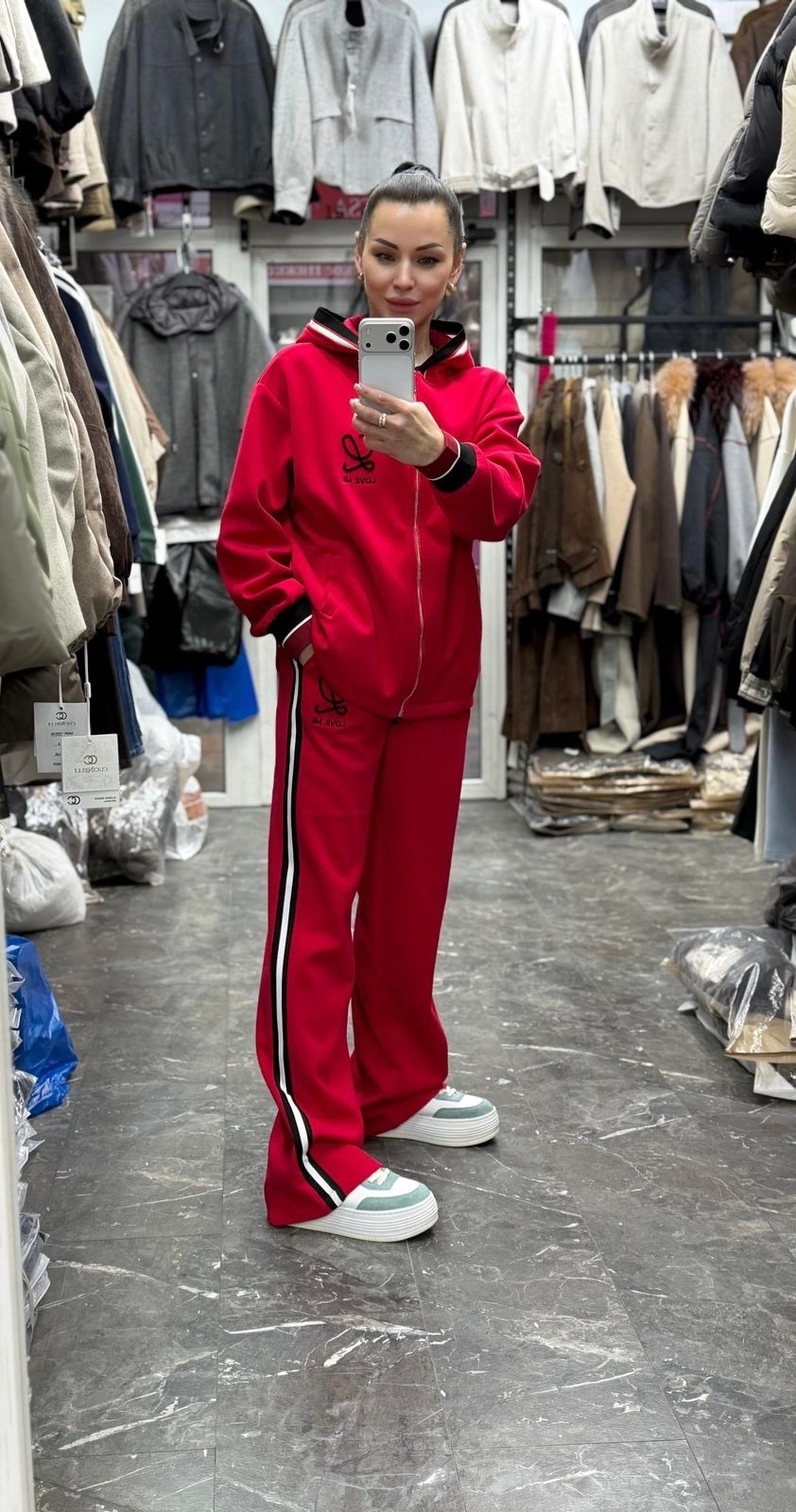 loro piana женский красный костюм,спортивный костюм женский,спортивный костюм,спортивный костюм loro piana,красные спортивные костюмы