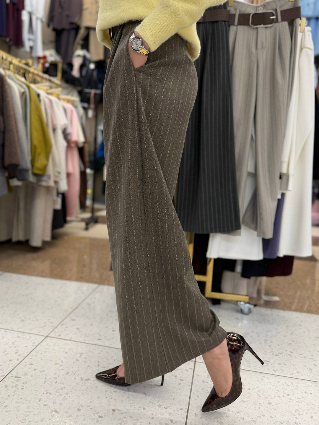 широкие брюки,классические брюки,бежевые брюки,брюки строгие,женские ремни