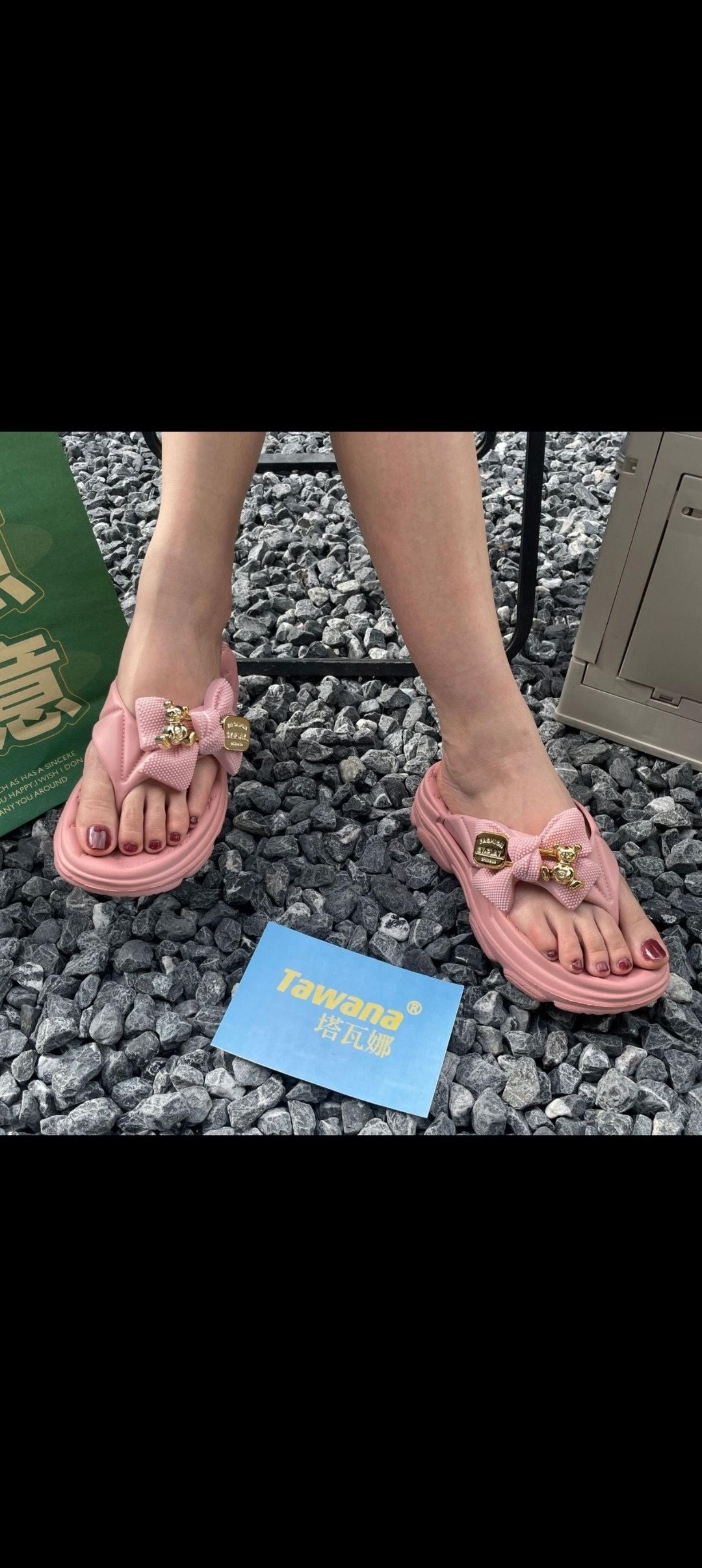 шлепанцы женские,модные шлепанцы,босоножки и шлепанцы женские летние,женские пляжные шлепанцы,летние шлепанцы