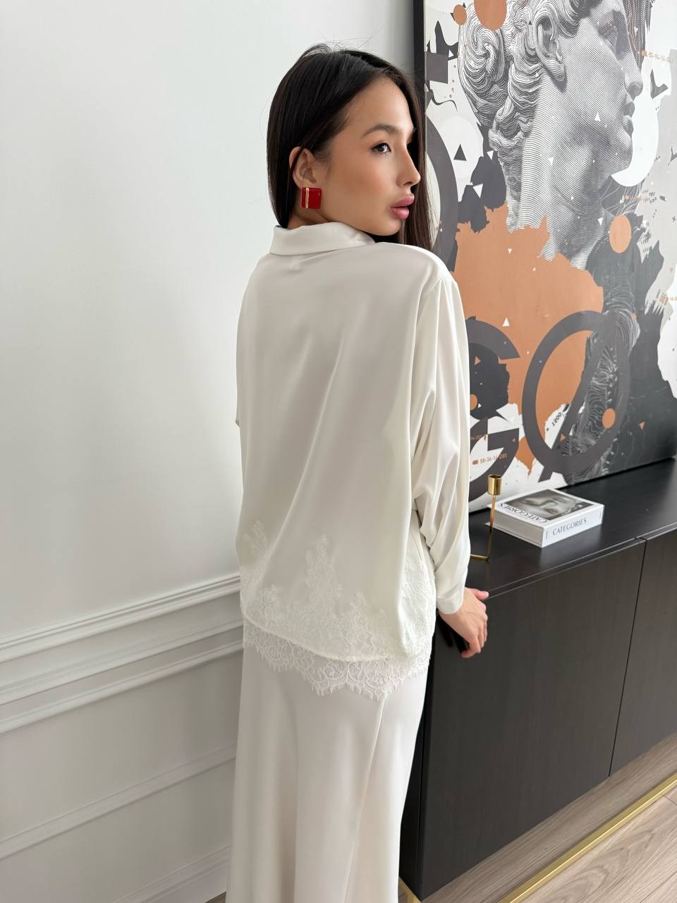 женский костюм,женский костюм с юбкой,шелковый костюм в пижамном стиле,шелковый костюм,белые костюмы