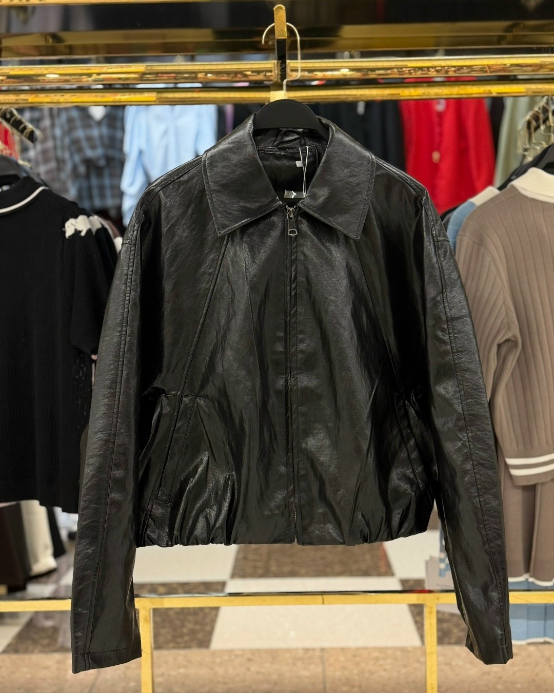 кожаная куртка,баленсиага кожаная куртка,куртка из искусственной кожи женская,женский кожаный бомбер balenciaga черный,женская кожаная куртка balenciaga