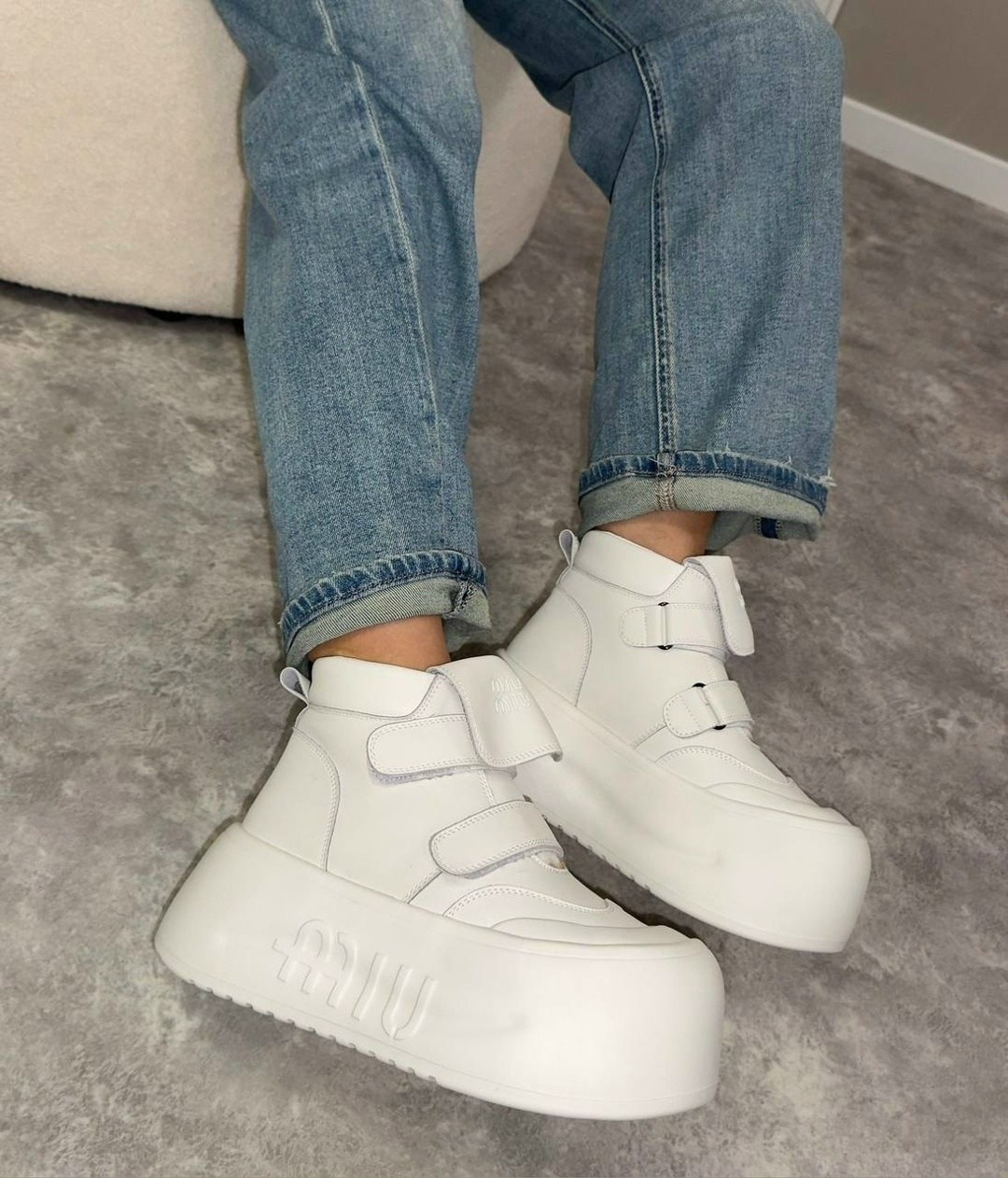 ,женская ,кроссовки,демисезонные ботинки,высокие кроссовки