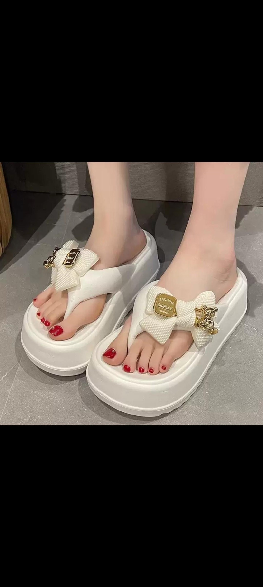 шлепанцы женские,модные шлепанцы,босоножки и шлепанцы женские летние,женские пляжные шлепанцы,летние шлепанцы