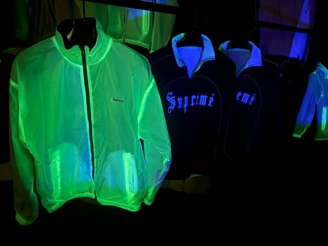светящаяся куртка,светоотражающая куртка,куртка модная,уличная куртка