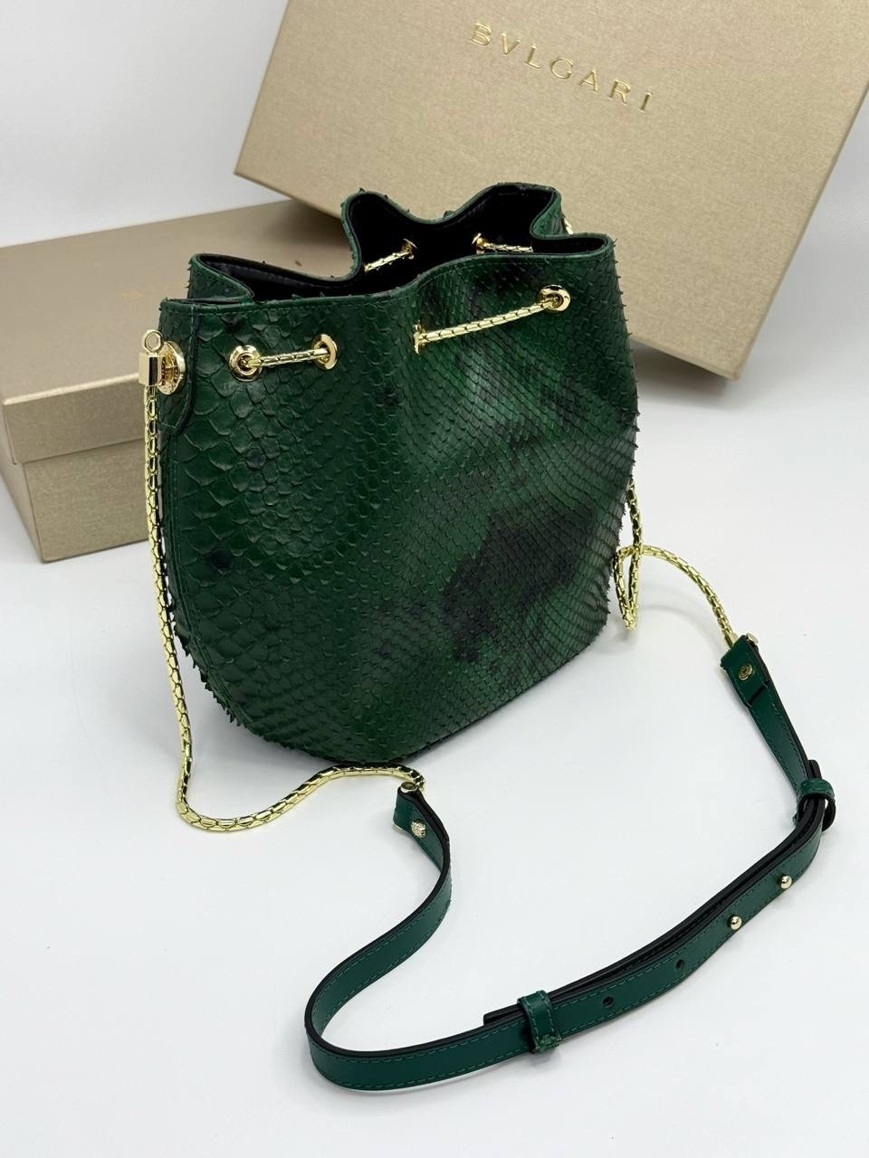 сумка,сумка с цепочкой,сумка женская bvlgari,сумочка,сумка bvlgari