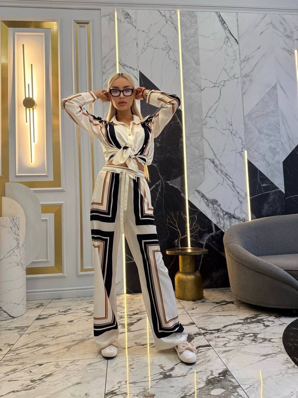 брючный костюм,костюм шелковый,брендовые одежды,костюм с принтом,брендовые вещи