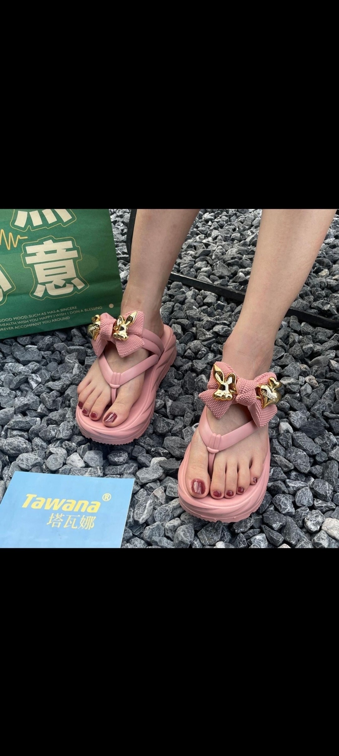 шлепанцы женские,модные шлепанцы,босоножки и шлепанцы женские летние,женские пляжные шлепанцы,летние шлепанцы