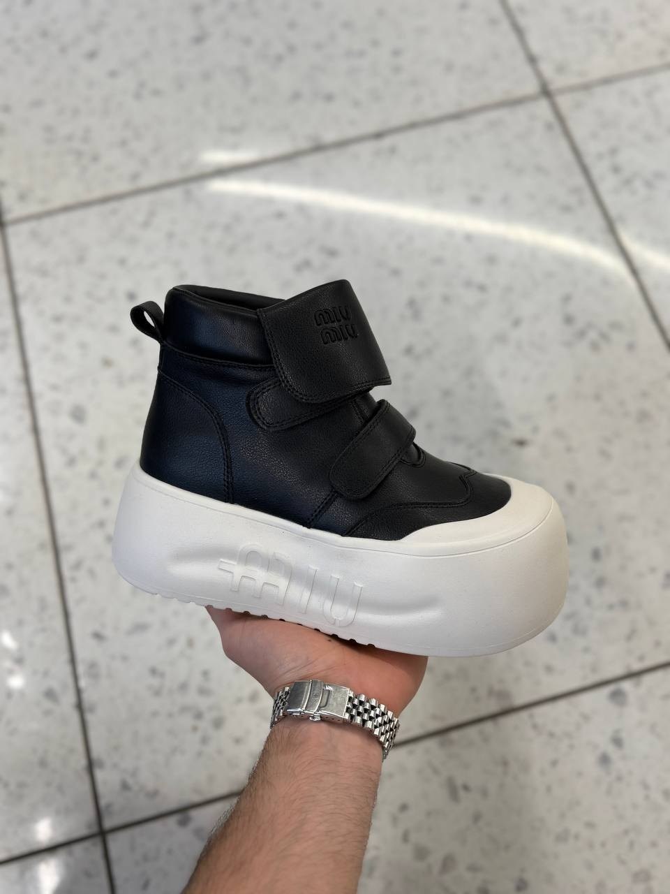 ,женская ,кроссовки,демисезонные ботинки,высокие кроссовки