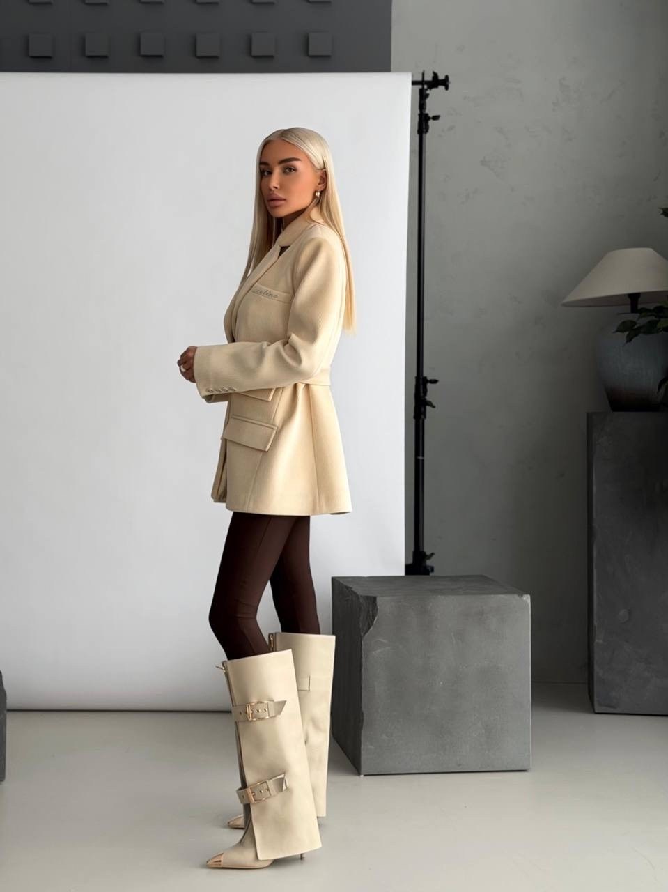 пальто женские,полупальто,жакет и пиджак,платье-пиджак,бежевый пиджак