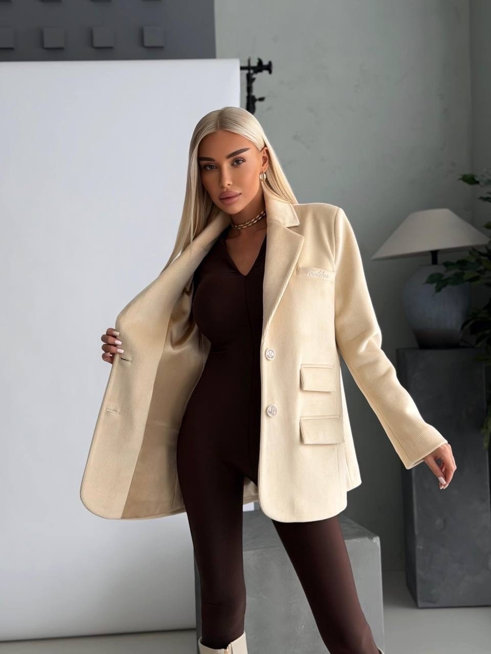 пальто женские,полупальто,жакет и пиджак,платье-пиджак,бежевый пиджак