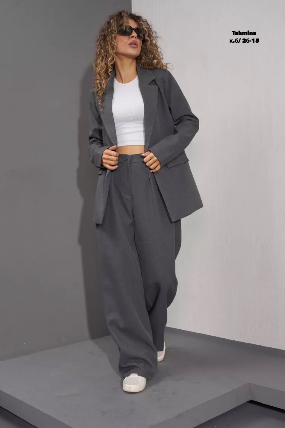 брючный костюм,брючный костюм серый женский,костюм женский брючный,классический брючный костюм с пиджаком cosmo brand,серый брючный костюм