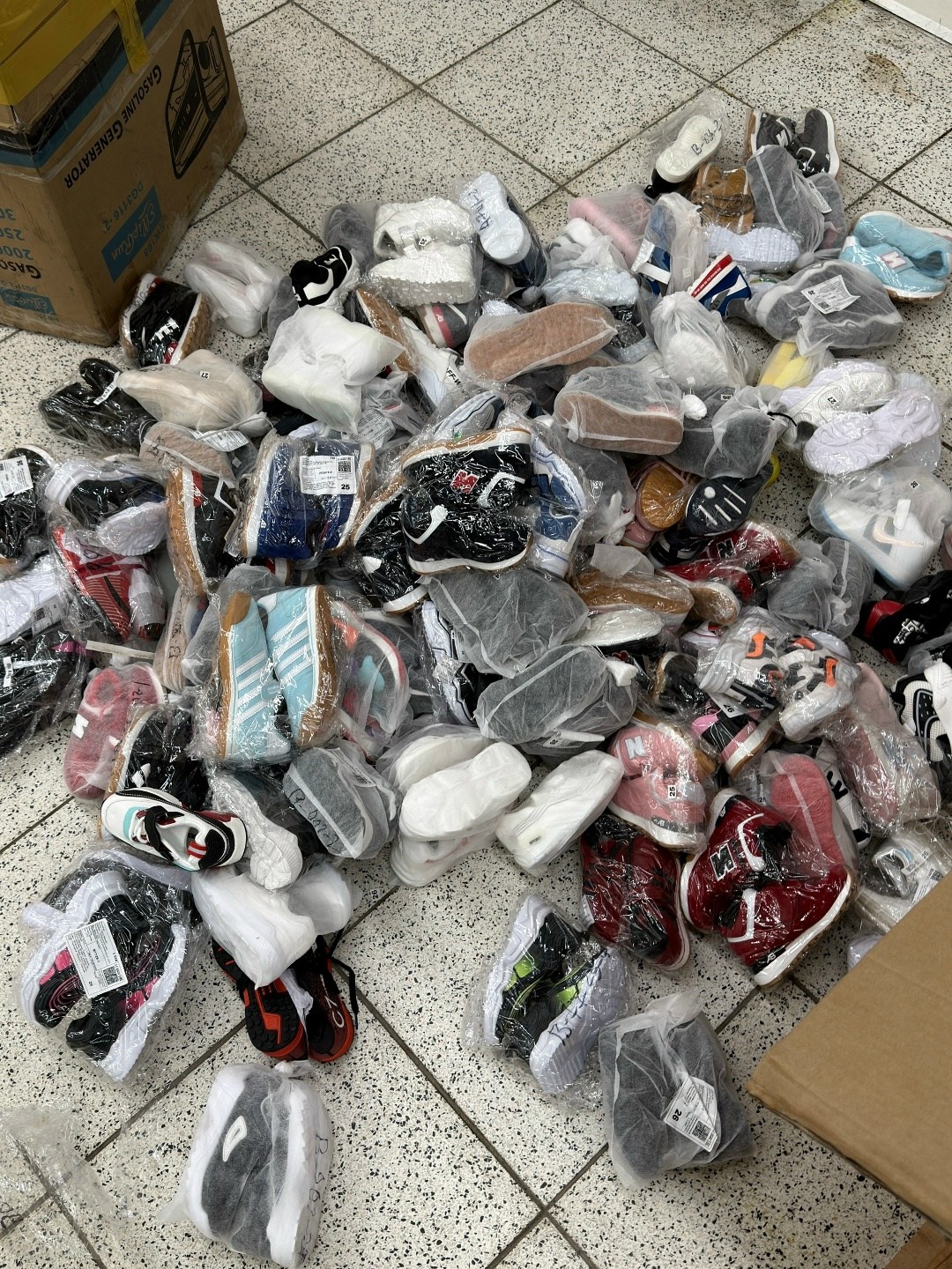 ,спортивная ,оригинальные кроссовки,кроссовки,кроссовки и женские