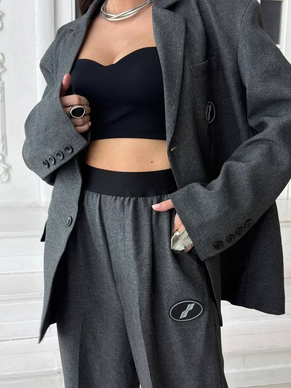брючный костюм,серый брючный костюм,стильные костюмы,брючный костюм женский,костюм брючный с пиджаком оверсайз savori