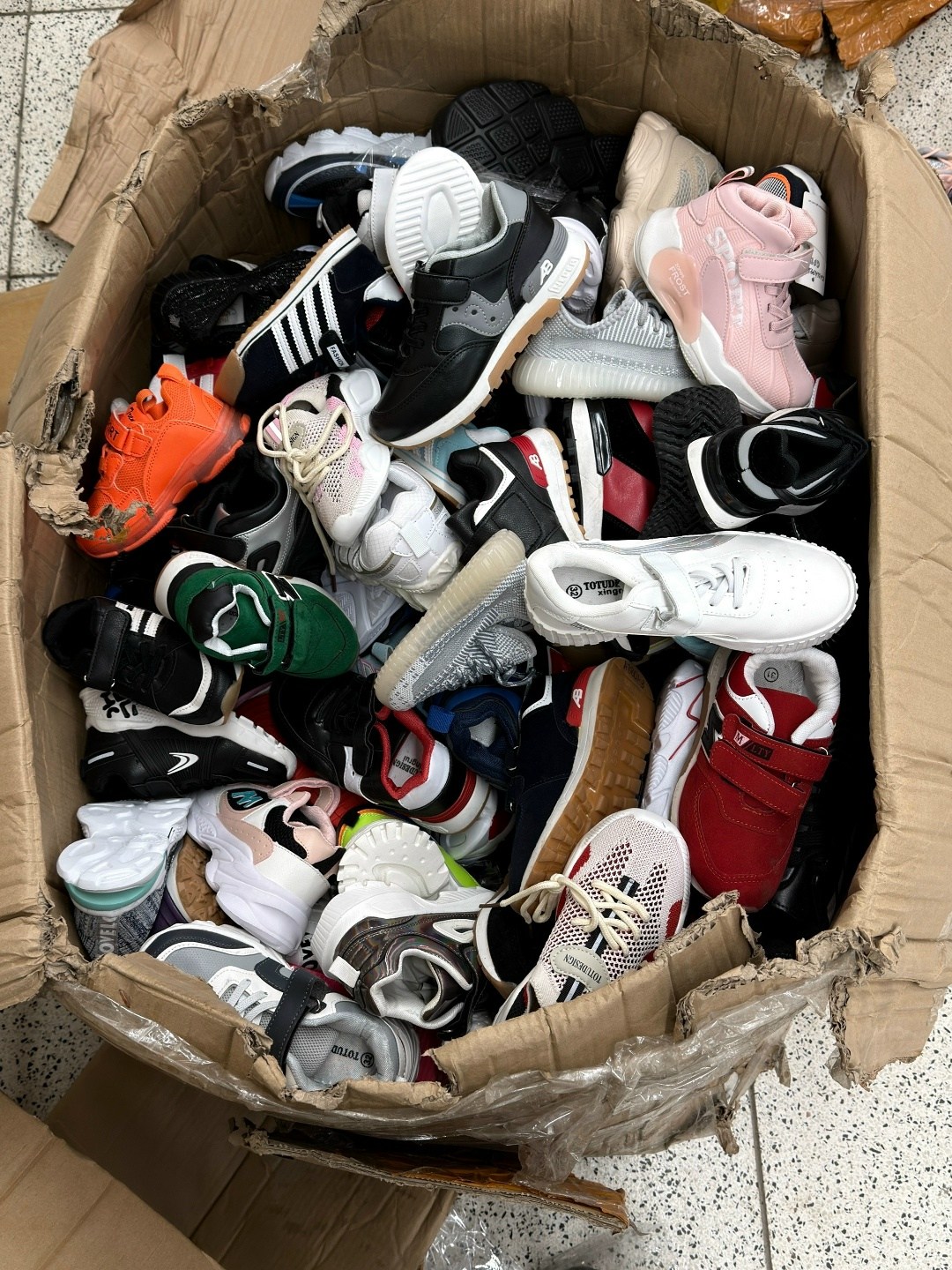 ,спортивная ,оригинальные кроссовки,кроссовки,кроссовки и женские