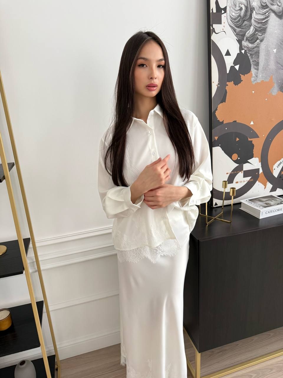 женский костюм,женский костюм с юбкой,шелковый костюм в пижамном стиле,шелковый костюм,белые костюмы