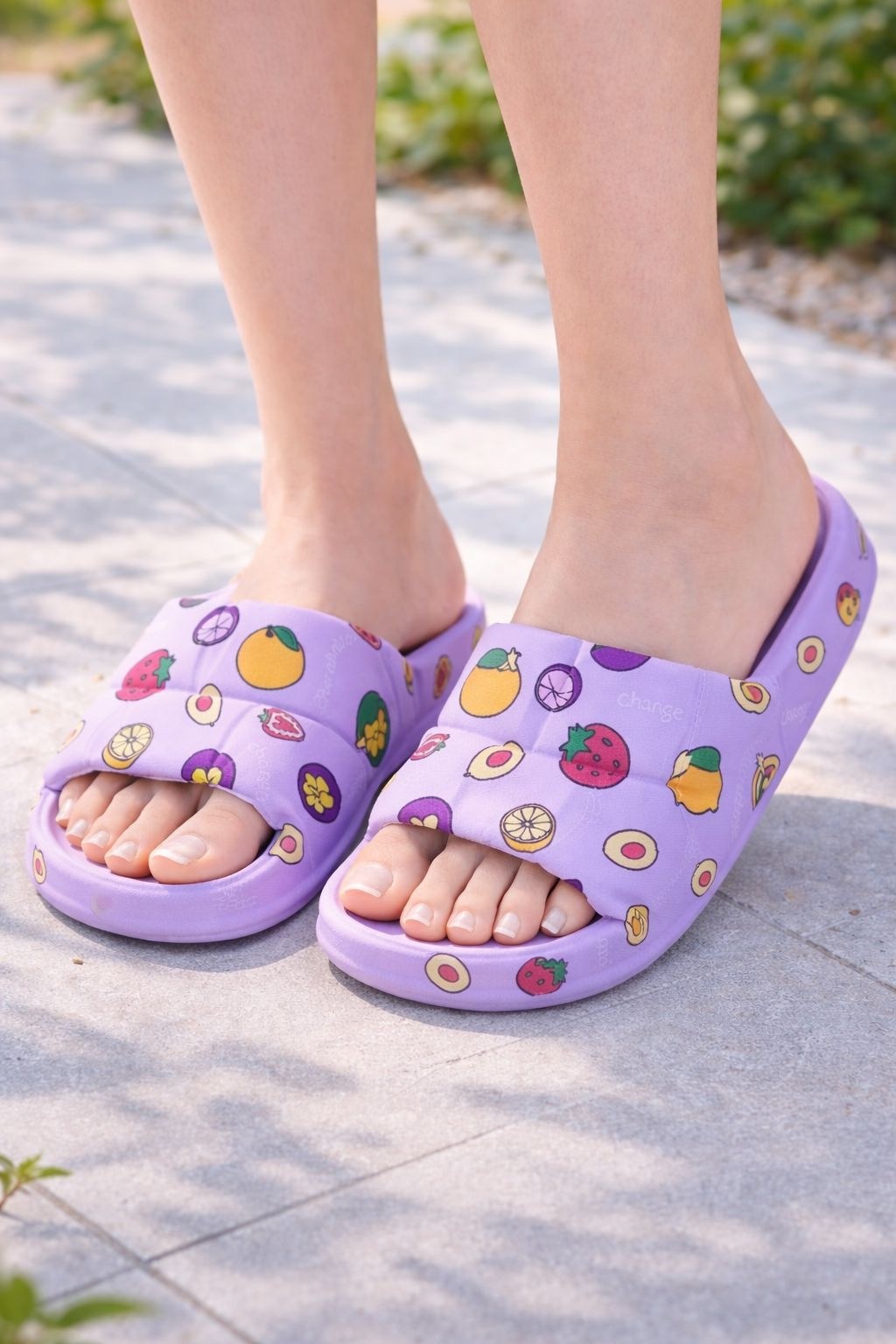 яркие шлепанцы,,шлепанцы женские,модные шлепанцы,летние тапочки