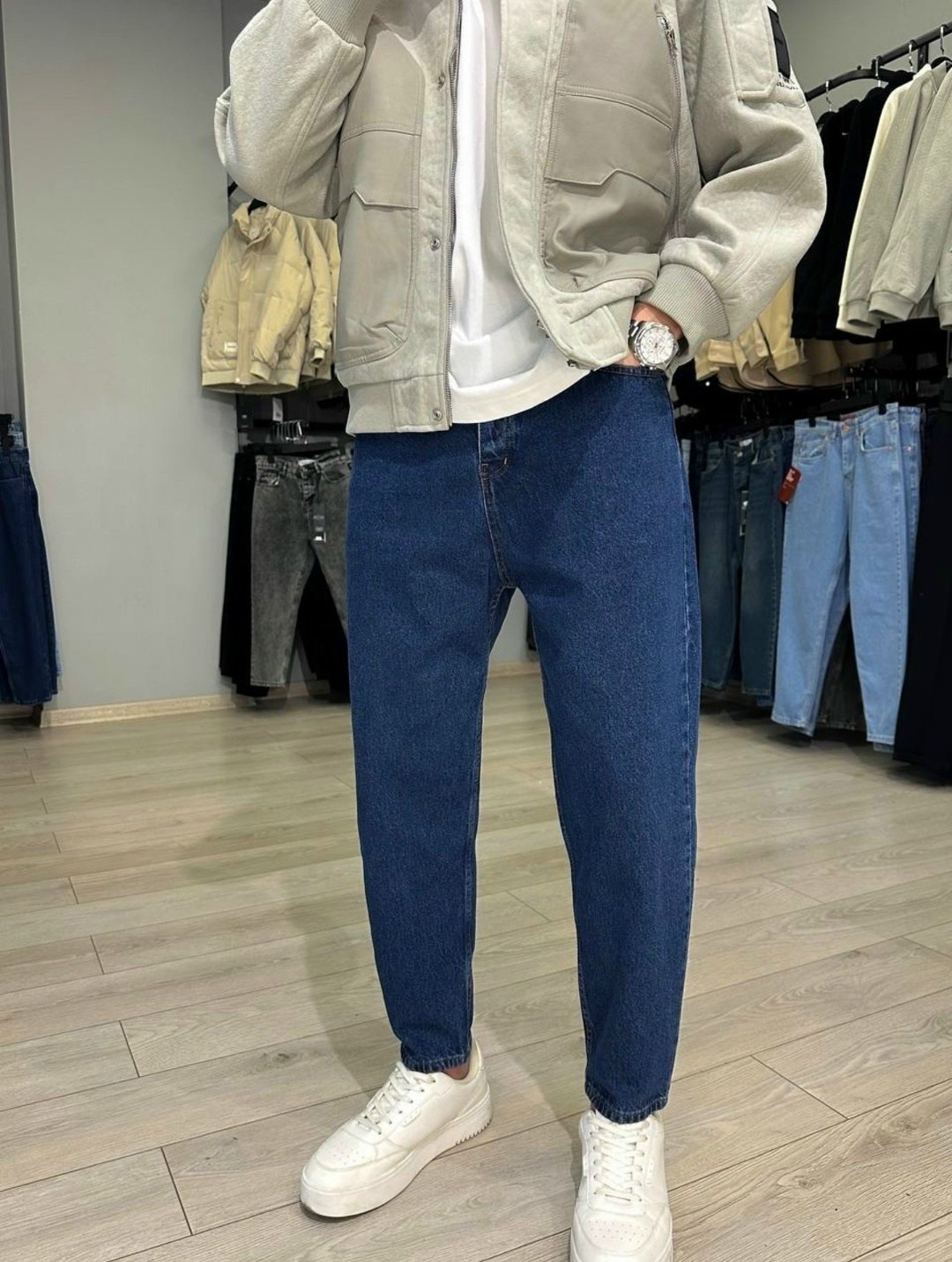 джинсы бананы мужские,мужские джинсы,мужские голубые джинсы мом свободные,мужские свободные светлые голубые джинсы прямого кроя,мужские джинсы мом