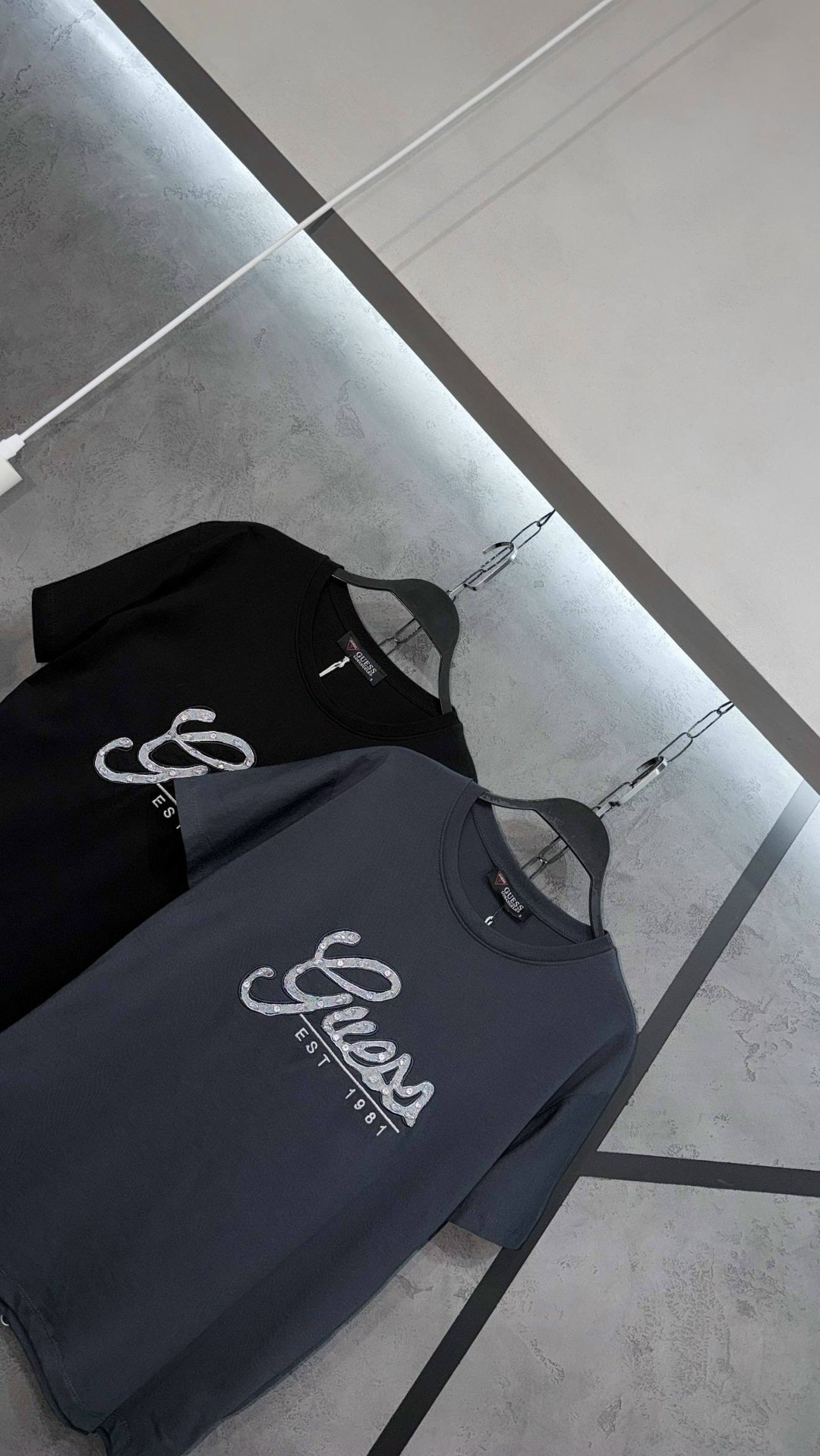 футболка guess мужская,футболка guess,футболки мужские,футболки с логотипами,guess guess