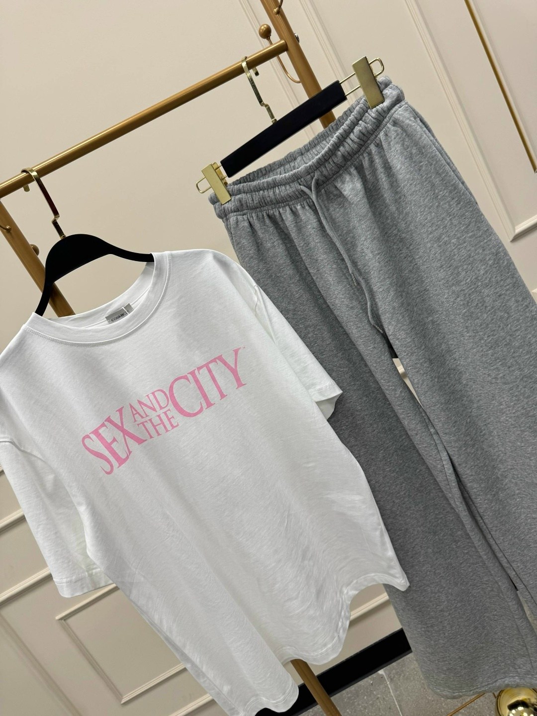 серые широкие спортивные штаны,серые спортивные брюки deeptown,брюки спортивные,широкие брюки с кулиской на талии dazy серый,спортивные штаны 2026 женские