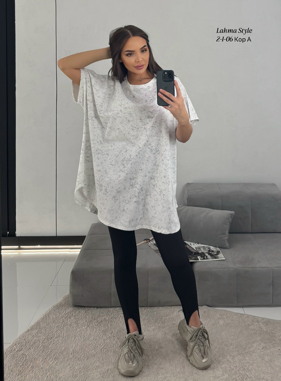 женская футболка,женская футболка со стразами оверсайз emysamy,футболка женская со стразами,футболка со стразами,футболка женская варенка оверсайз со стразами