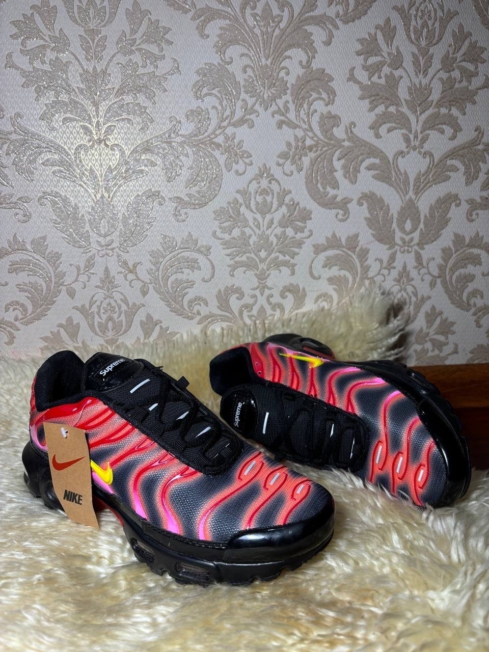 nike air max tn plus,nike air max tn plus x supreme,nike air max plus,nike air max tn plus supreme,кроссовки nike air max plus tn