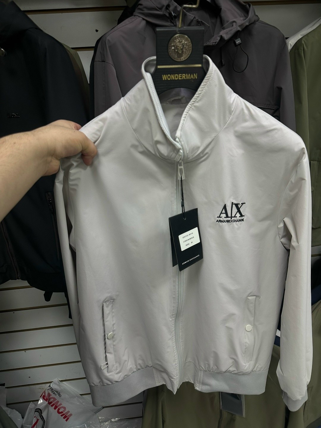 куртка белая,легкая куртка,куртка,куртка с воротником,куртка мужская