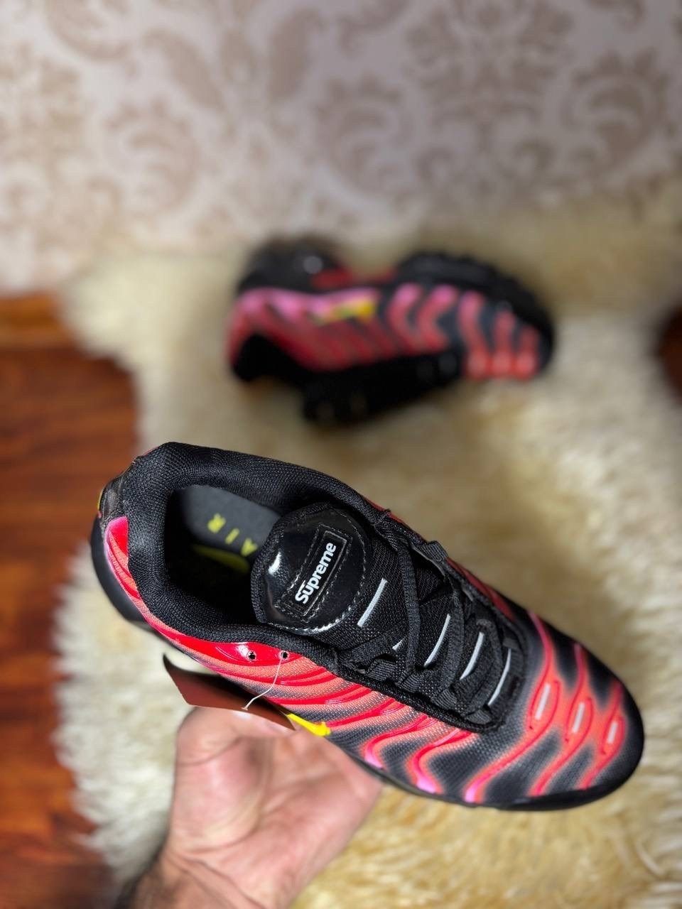 nike air max tn plus,nike air max tn plus x supreme,nike air max plus,nike air max tn plus supreme,кроссовки nike air max plus tn