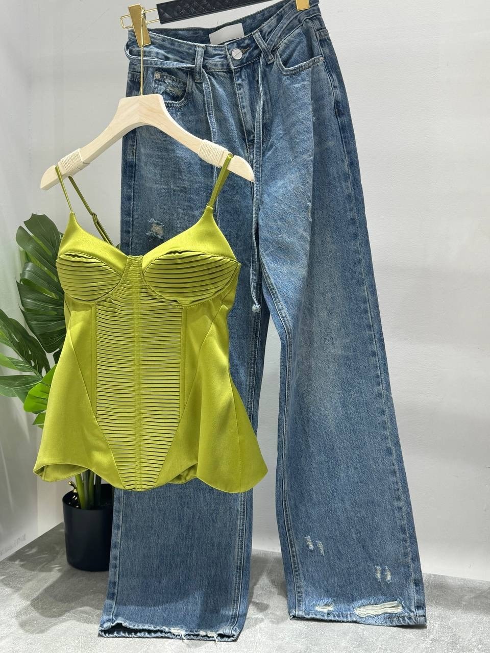 женские джинсы,женские широкие джинсы,джинсы мода,джинсы со средней посадкой,джинсах