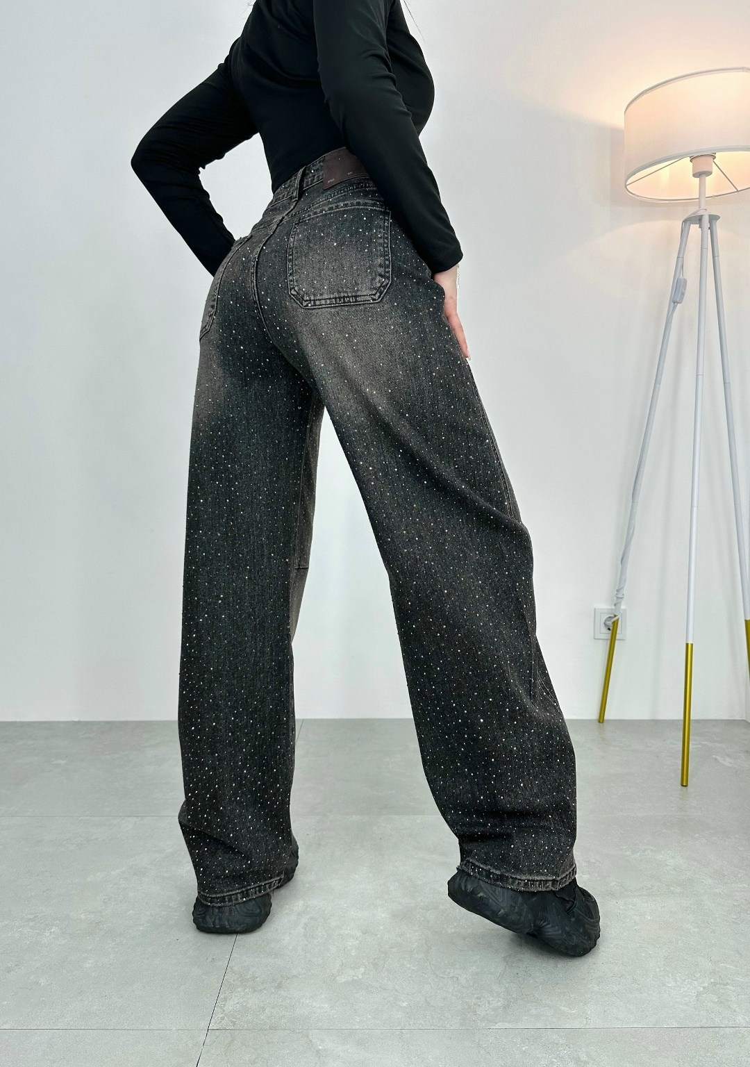 джинсы со стразами,джинсы женские zolla 22333710v06199d0 черные,женские джинсы со стразами,джинсы со стразами в золла,женские джинсы