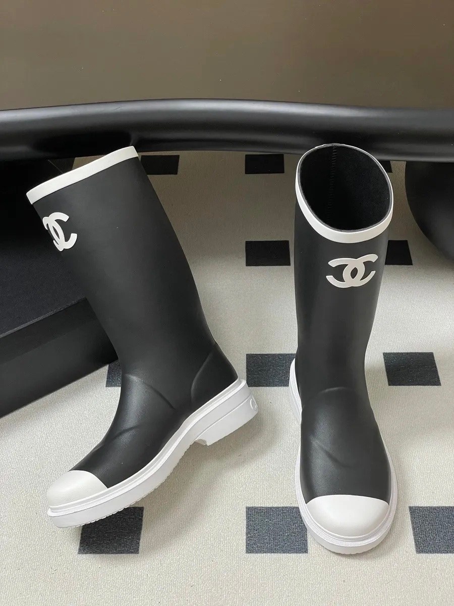 резиновые сапоги chanel,шанель сапоги резиновые,женские резиновые сапоги chanel,женские резиновые сапоги chanel черные,шанель сапоги резиновые защита от дождя и снега