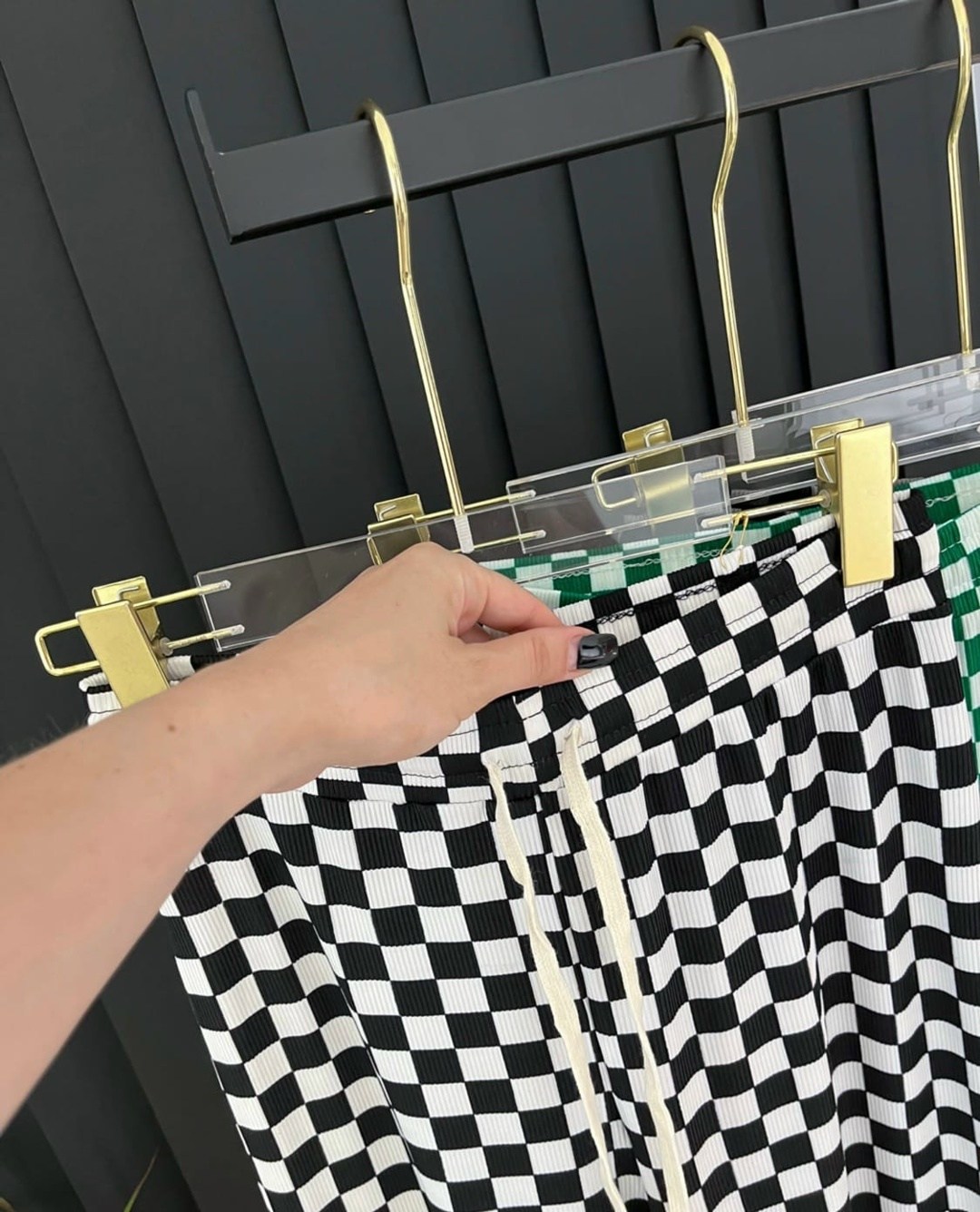 брюки в шахматную клетку,штаны в клетку,брюки в клетку,женские брюки в клетку,брюки женские клетчатые прямые с широкими штанинами