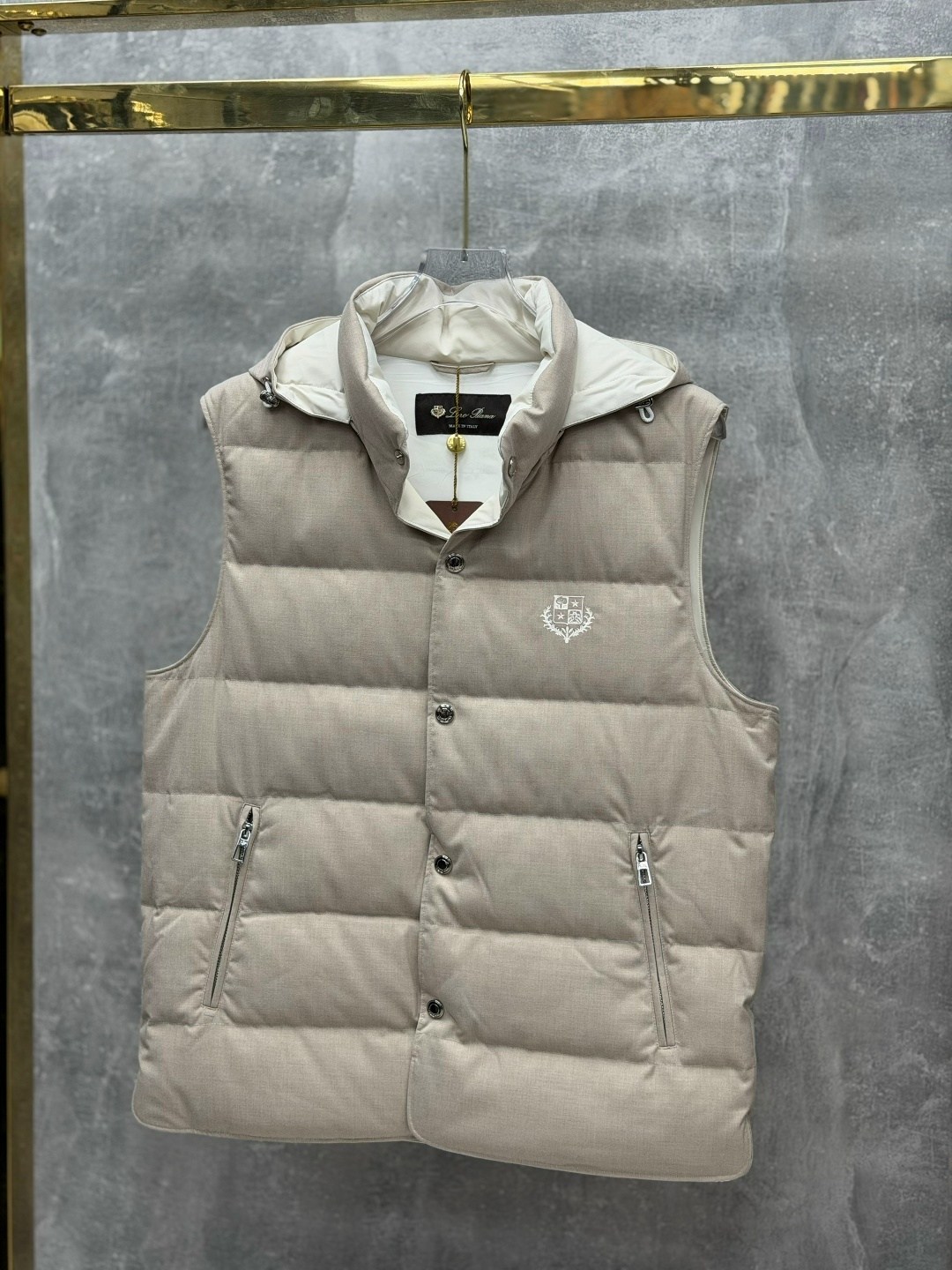 жилетка moncler,жилетка монклер мужская бежевая,жилет,жилет moncler,жилетка