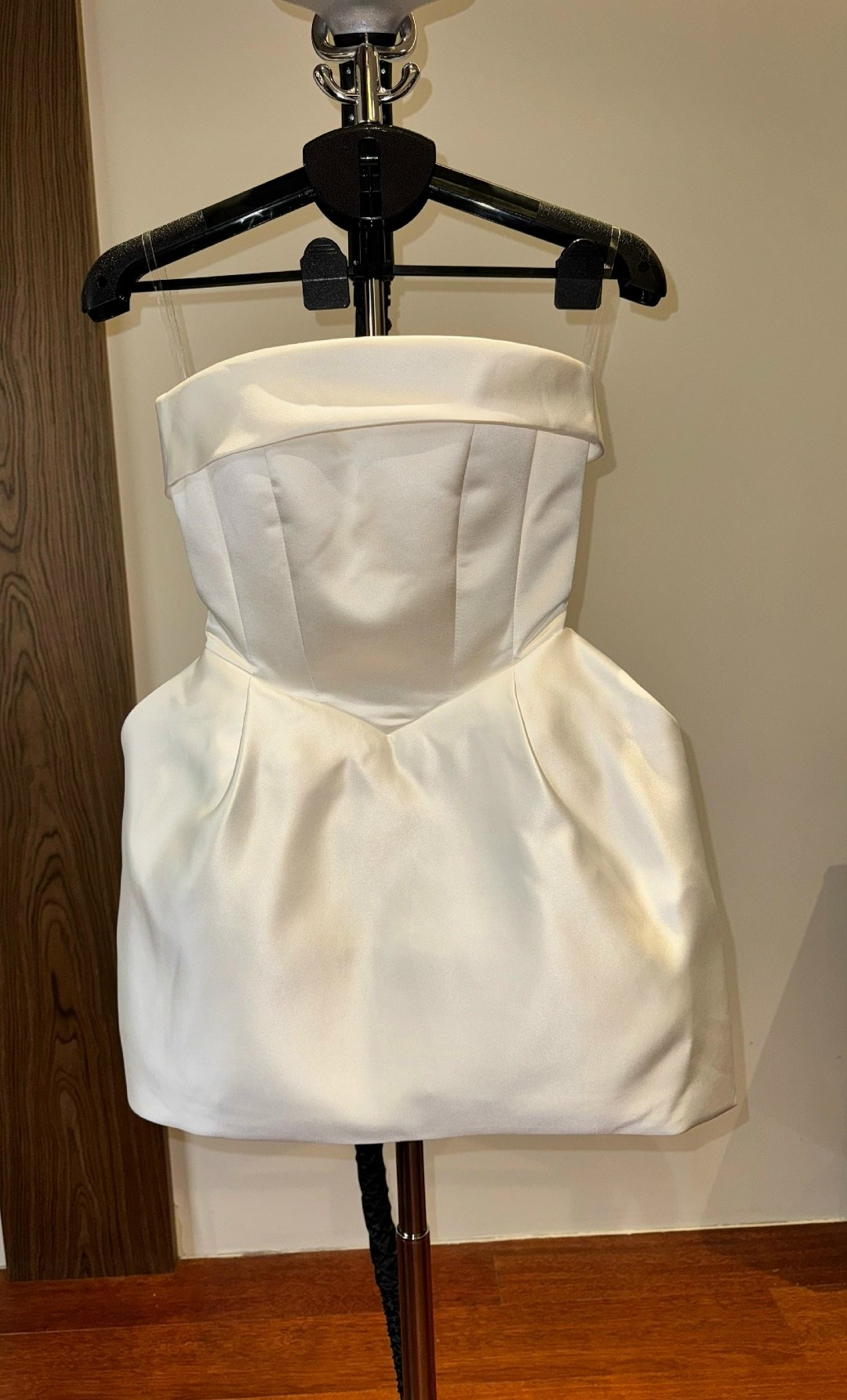 короткие платье,платье,атласное свадебное платье,свадебное платье,alex perry elyse strapless silk-faille mini dress