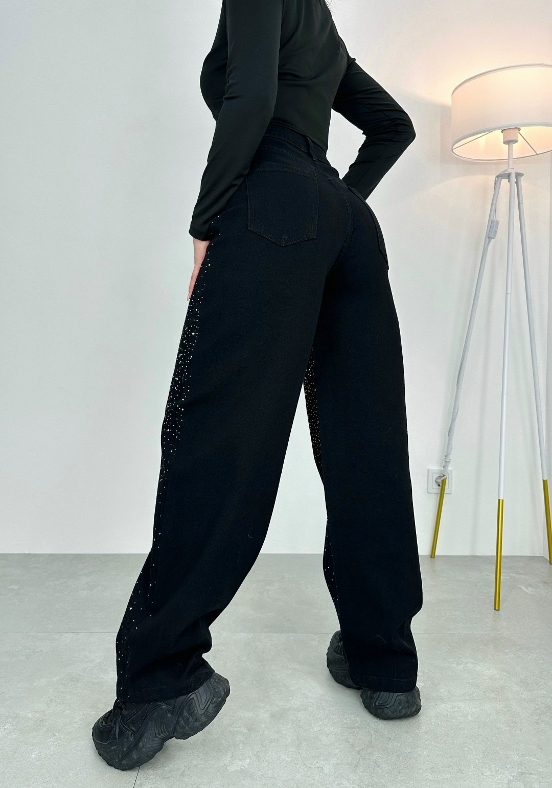 джинсы со стразами,джинсы прямые со стразами черные le o 222675248,женские джинсы со стразами,брюки со стразами,джинсы палаццо со стразами