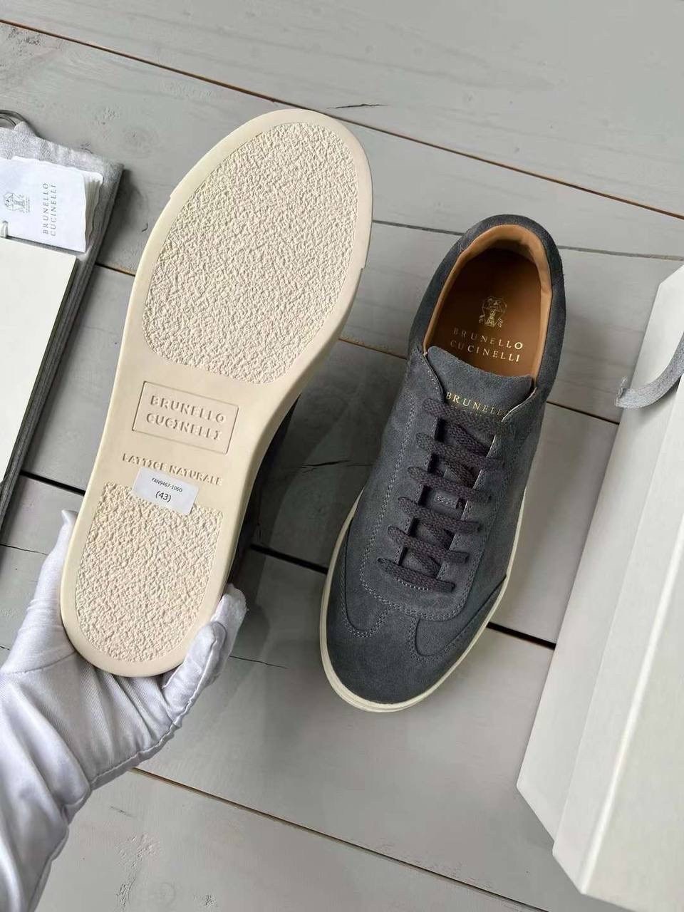 ,замшевые низкие кеды brunello cucinelli цвет smoke,замшевые кроссовки,мужские замшевые кроссовки,замшевые кеды