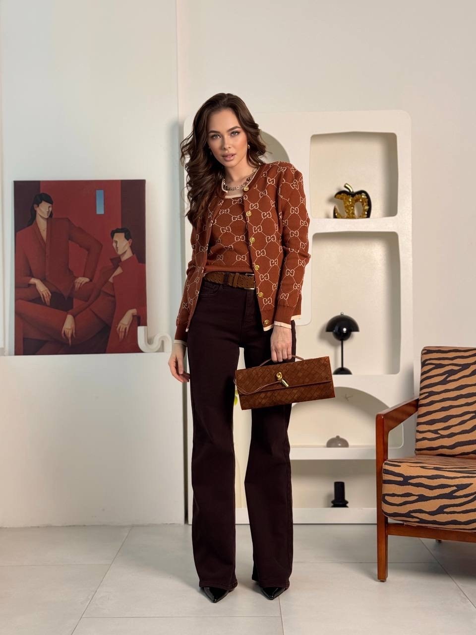 костюм брючный olya stoff,женский брючный костюм,брюки коричневые,жакет,костюм женский