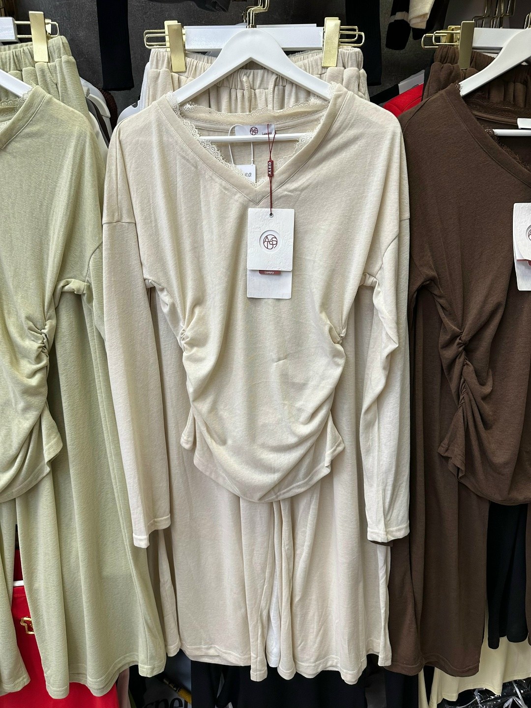 костюм бежевый,костюм женский,костюм с брюками палаццо,трикотажный костюм,трикотажный костюм с брюками палаццо