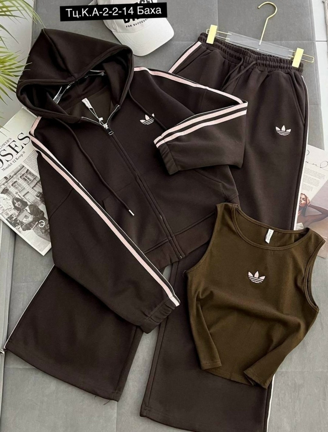 спортивный костюм адидас красный женский,спортивный костюм adidas,адидас спортивный костюм,костюм спортивный женский adidas,адидас костюм женский