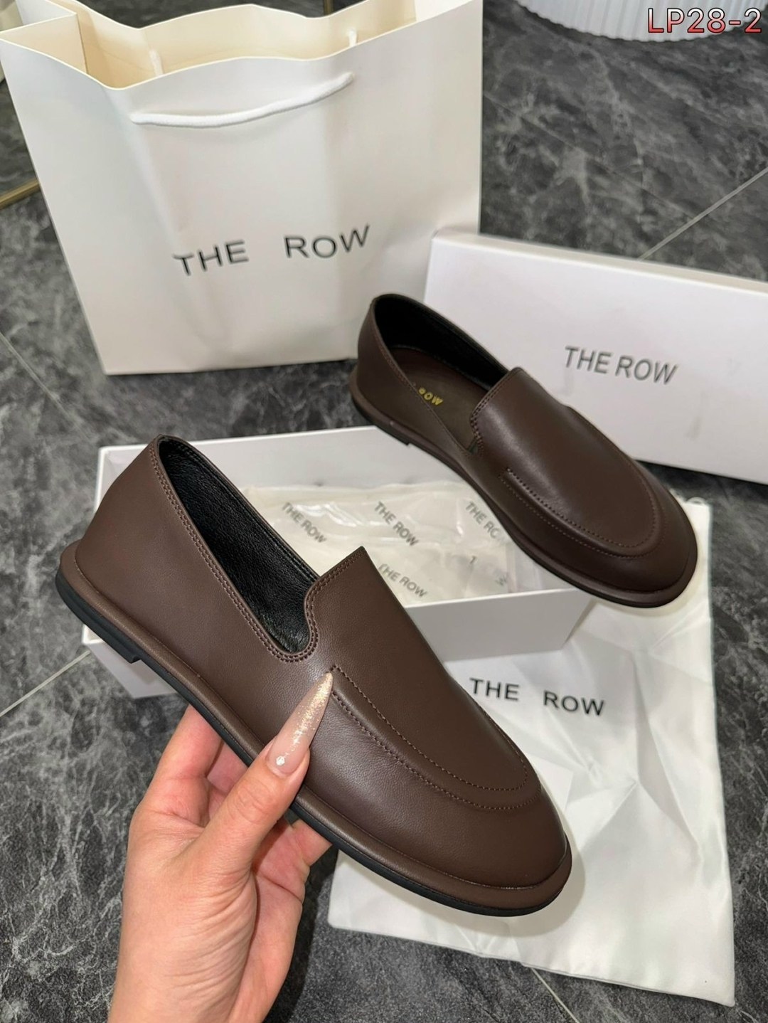 ,лоферы the row,мокасины женские 2026,женские мокасины,замшевые лоферы