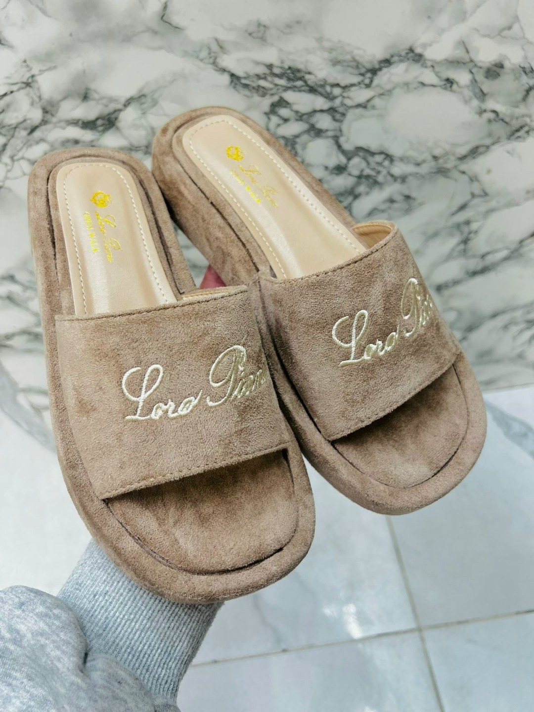 шлёпки женские прада,женские шлепанцы prada,женские шлепанцы,тапочки женские prada,женские шлепки