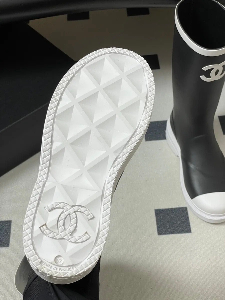 резиновые сапоги chanel,шанель сапоги резиновые,женские резиновые сапоги chanel,женские резиновые сапоги chanel черные,шанель сапоги резиновые защита от дождя и снега