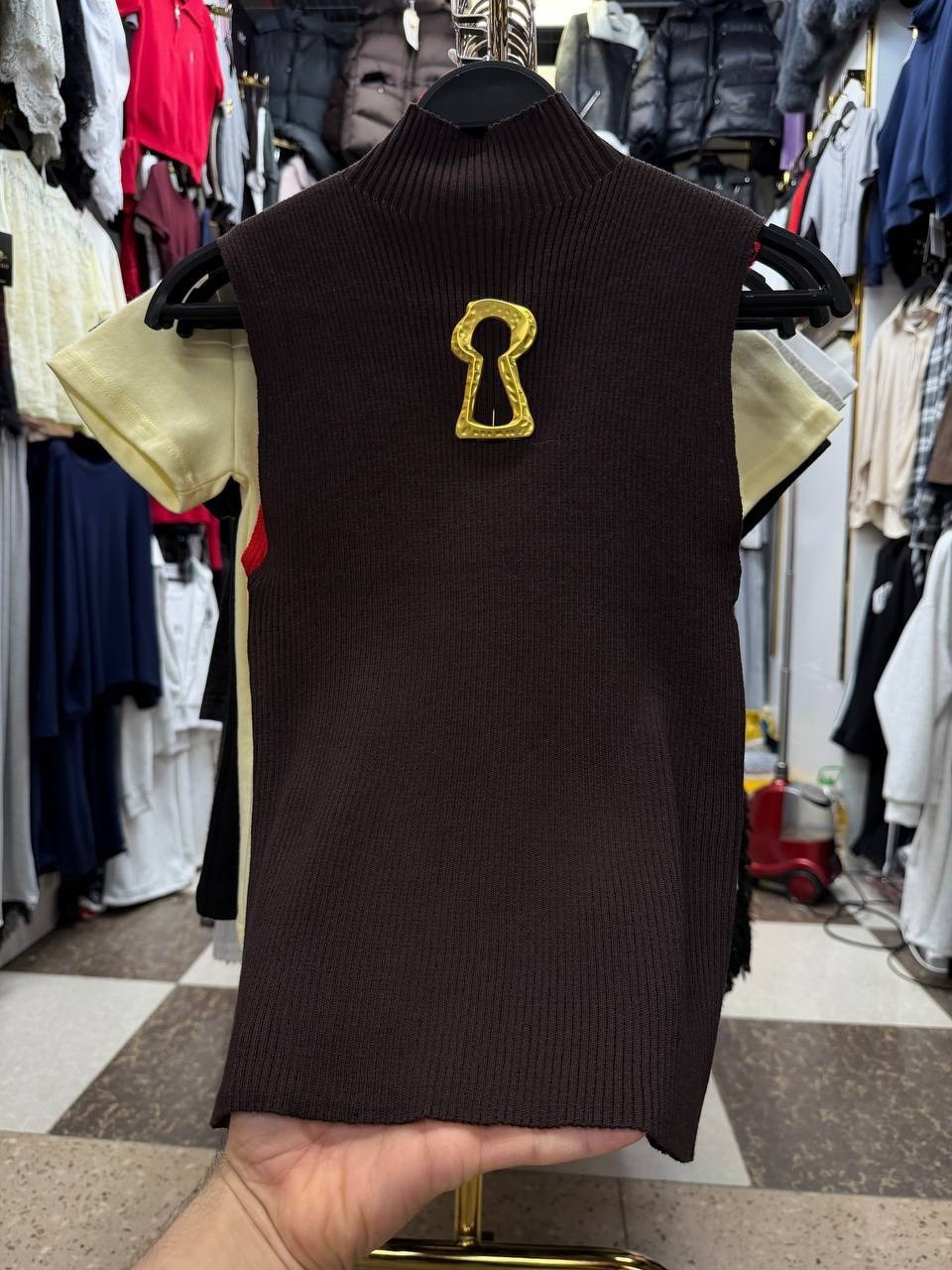 вязаные жилеты,свитер безрукавка,брендовые вещи,жилет,безрукавка