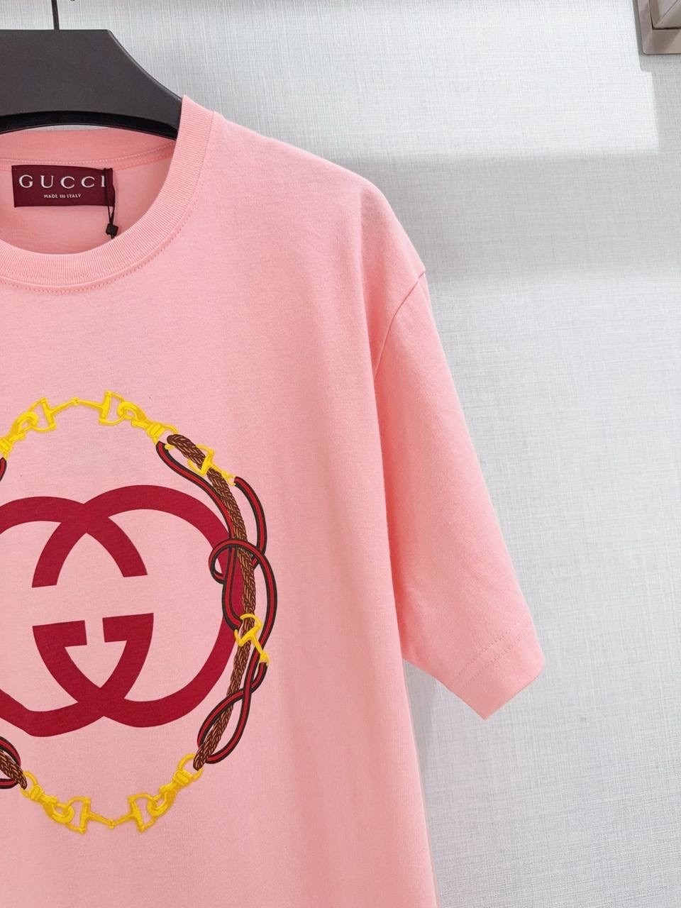 футболка gucci,gucci футболка женская,футболки модные,футболка розовая gucci розовый,футболки гуччи