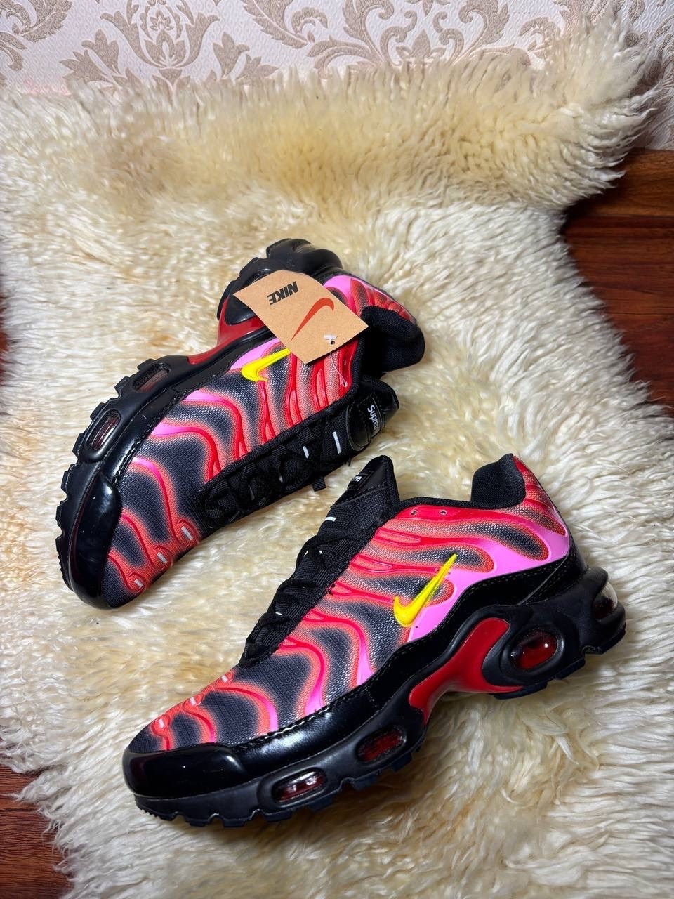 nike air max tn plus,nike air max tn plus x supreme,nike air max plus,nike air max tn plus supreme,кроссовки nike air max plus tn