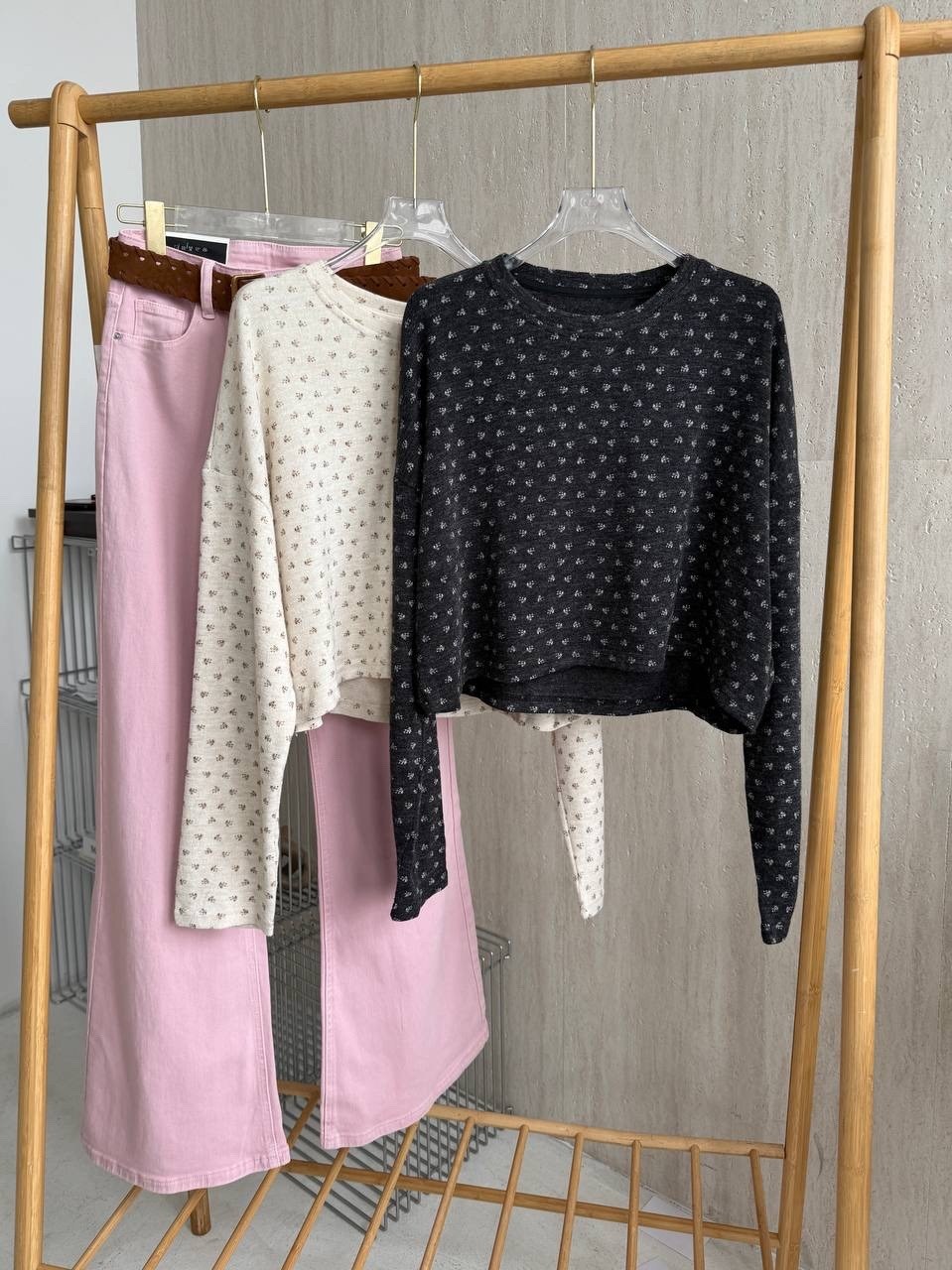 розовая кофта,джинсы женские,оверсайз свитер,джинсы широкие,джинсы женские широкие