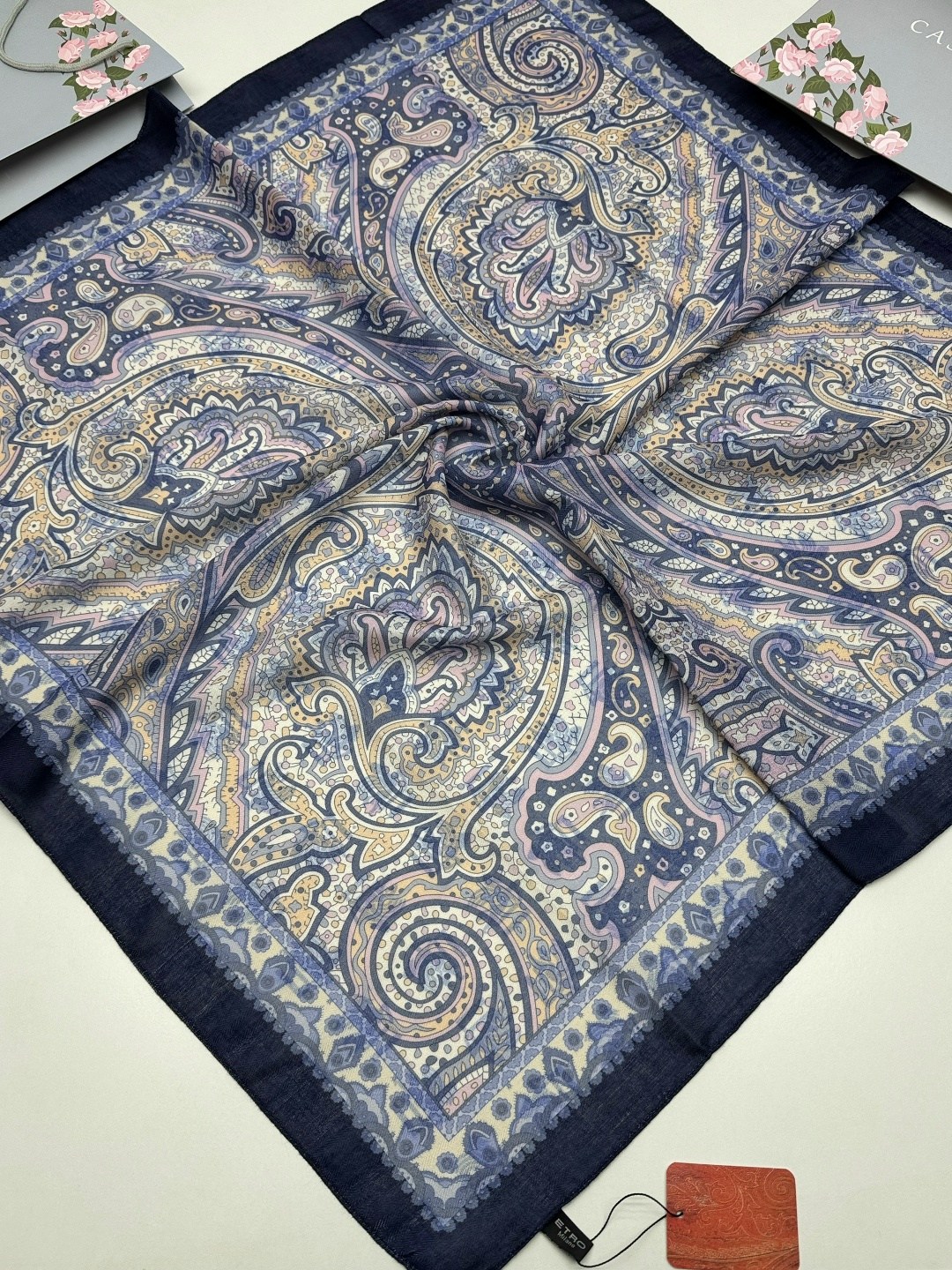 платки женские,платок и шарф,брендовый платок,ткань,павлопосадский шелковый платок