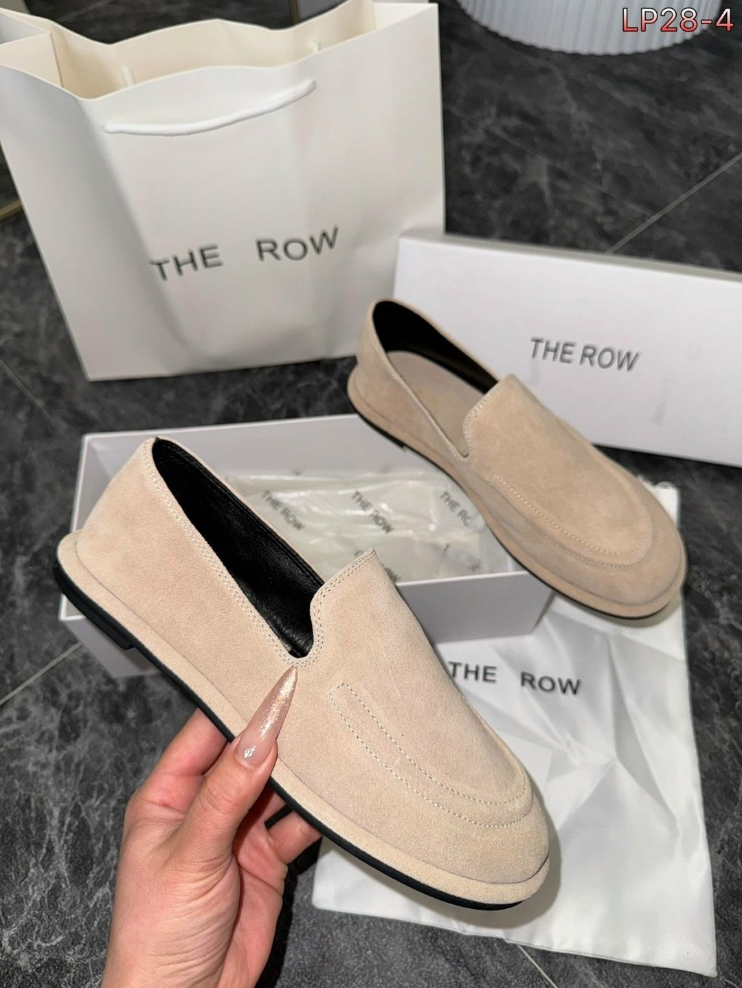 ,лоферы the row,мокасины женские 2026,женские мокасины,замшевые лоферы